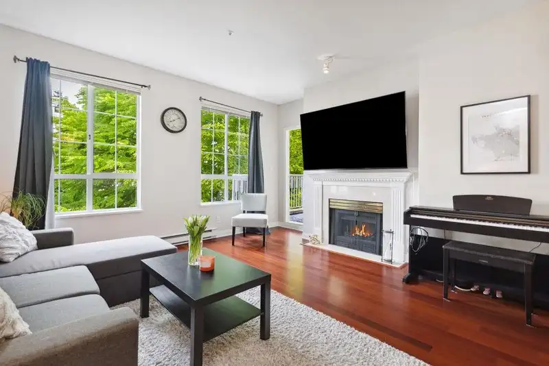 300 5835 HAMPTON PLACE - photo 2 of 34