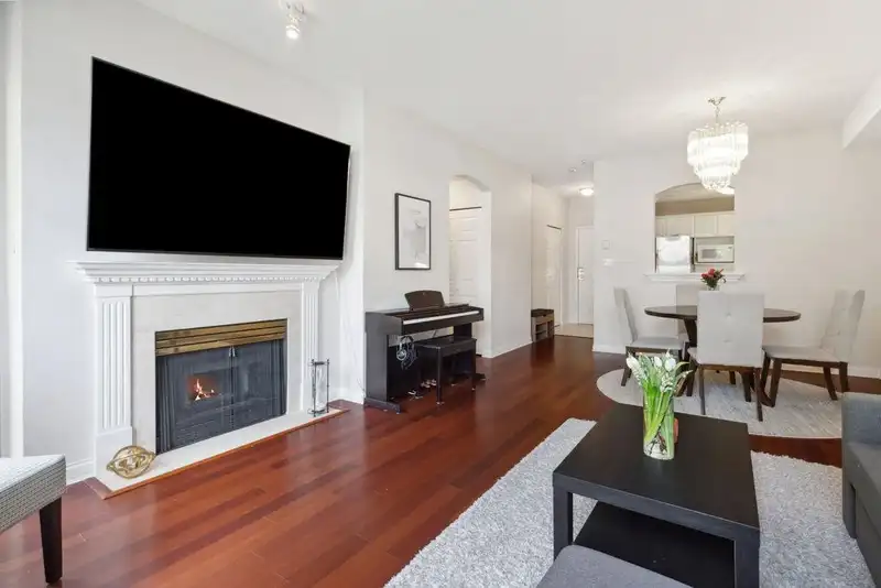 300 5835 HAMPTON PLACE - photo 4 of 34