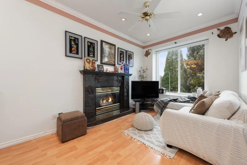 2423 E 4TH AVENUE - photo 3 of 25