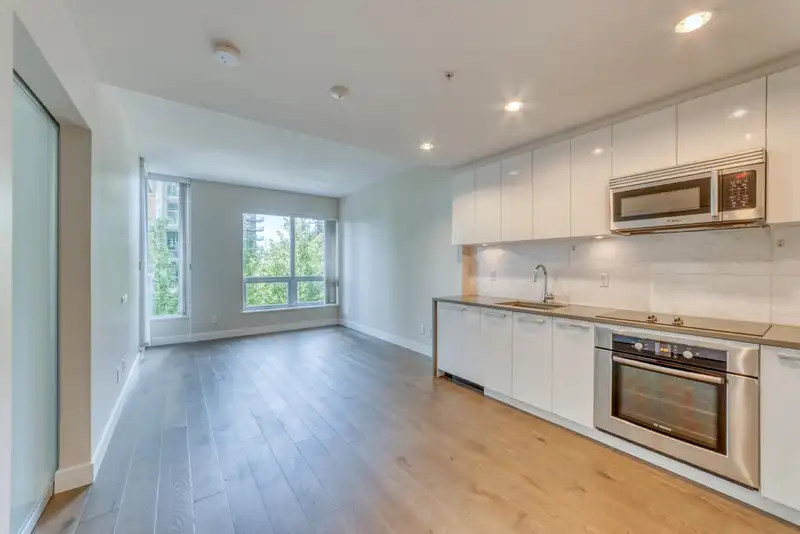506 5728 BERTON AVENUE - photo 2 of 22