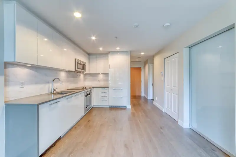 506 5728 BERTON AVENUE - photo 3 of 22