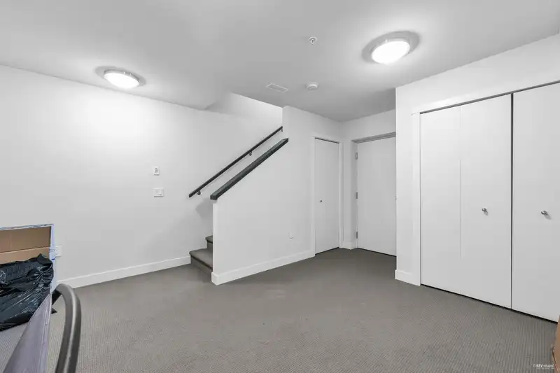 5516 OAK STREET - photo 2 of 39
