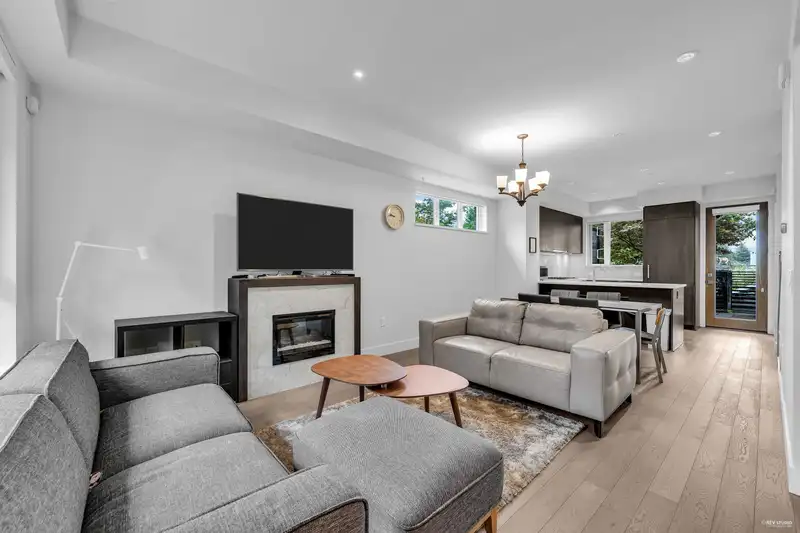 5516 OAK STREET - photo 3 of 39