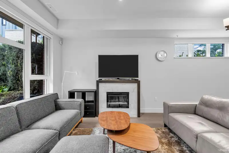 5516 OAK STREET - photo 4 of 39