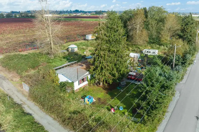 15627 48 AVENUE - photo 3 of 37