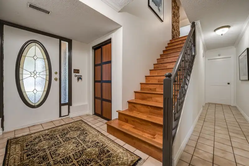 453 SHANNON WAY - photo 2 of 31