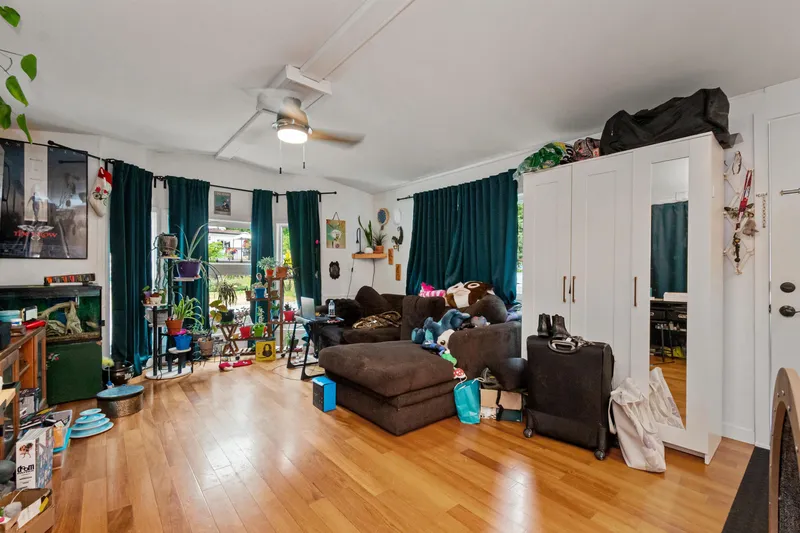 78 43201 LOUGHEED HIGHWAY - photo 3 of 19