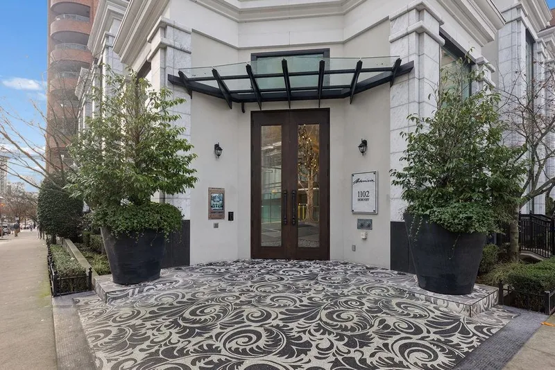 402 1102 HORNBY STREET - photo 2 of 23