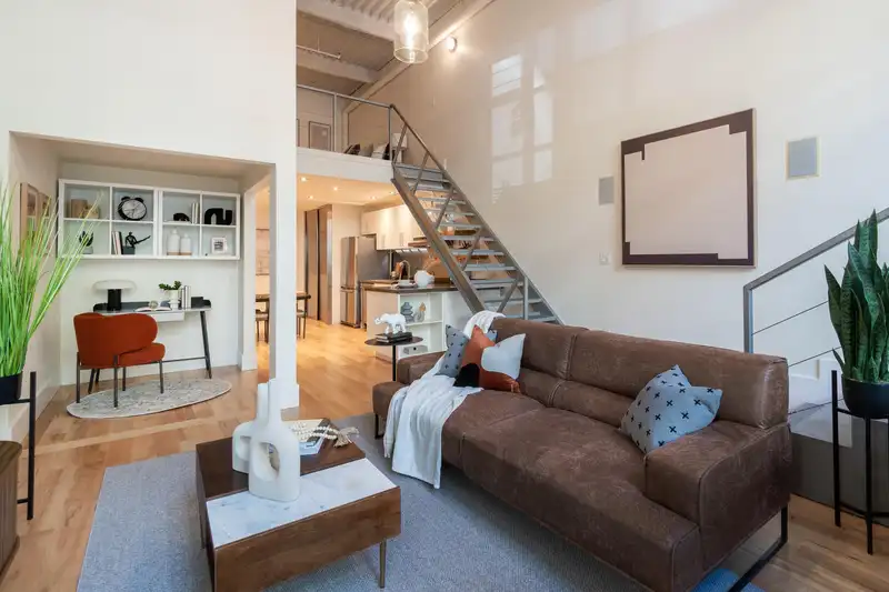 103 272 E 4TH AVENUE - photo 1 of 40
