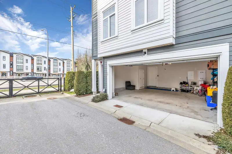 48 7665 209 STREET - photo 3 of 28