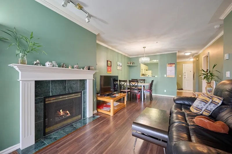 406 1958 E 47TH AVENUE - photo 4 of 25