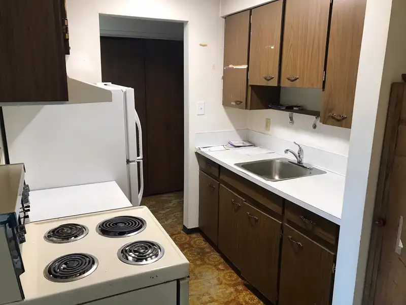 313 910 FIFTH AVENUE - photo 2 of 14
