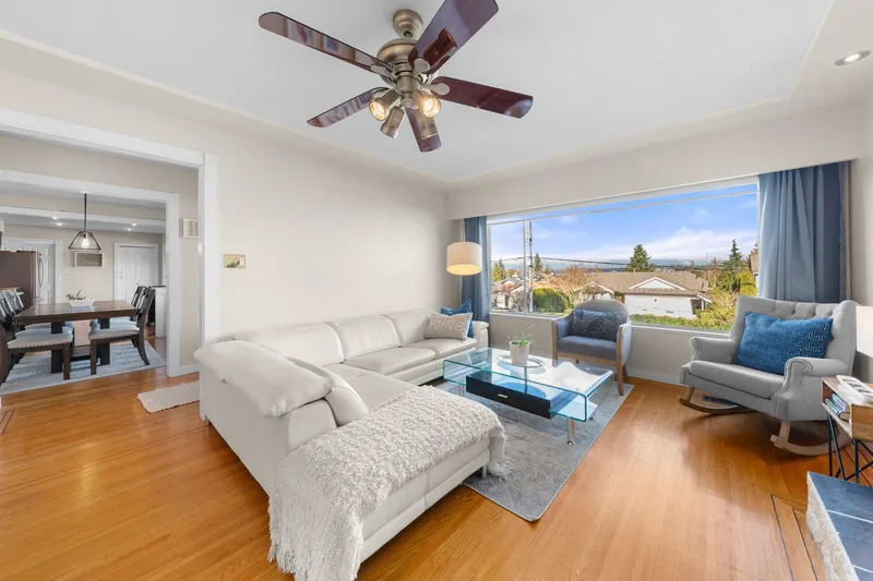 20722 46A AVENUE - photo 4 of 25