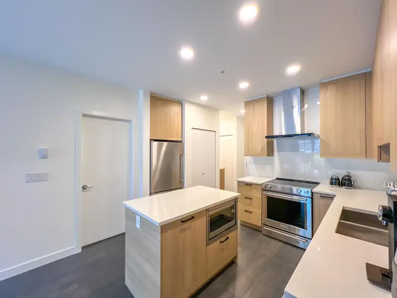 114 7133 14TH AVENUE - photo 3 of 21