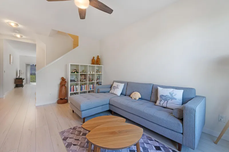 75 9566 TOMICKI AVENUE - photo 3 of 16