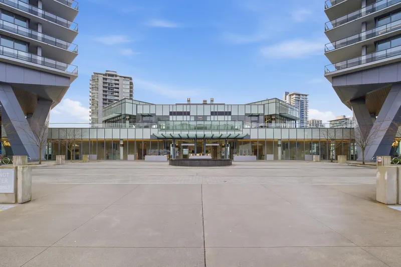 1009 4730 LOUGHEED HIGHWAY - photo 2 of 25