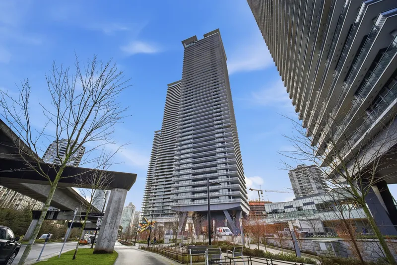 1009 4730 LOUGHEED HIGHWAY - photo 3 of 25