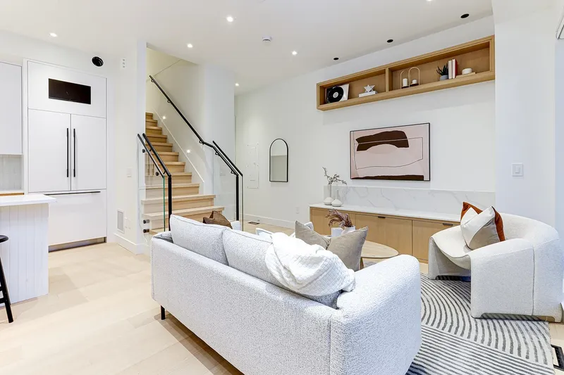 2 944 E 13 AVENUE - photo 4 of 23