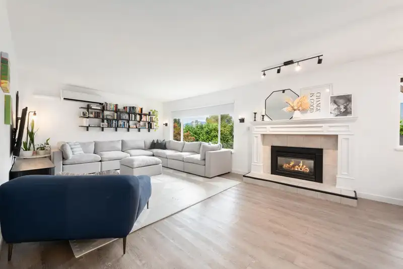 3310 HENRY STREET - photo 2 of 32