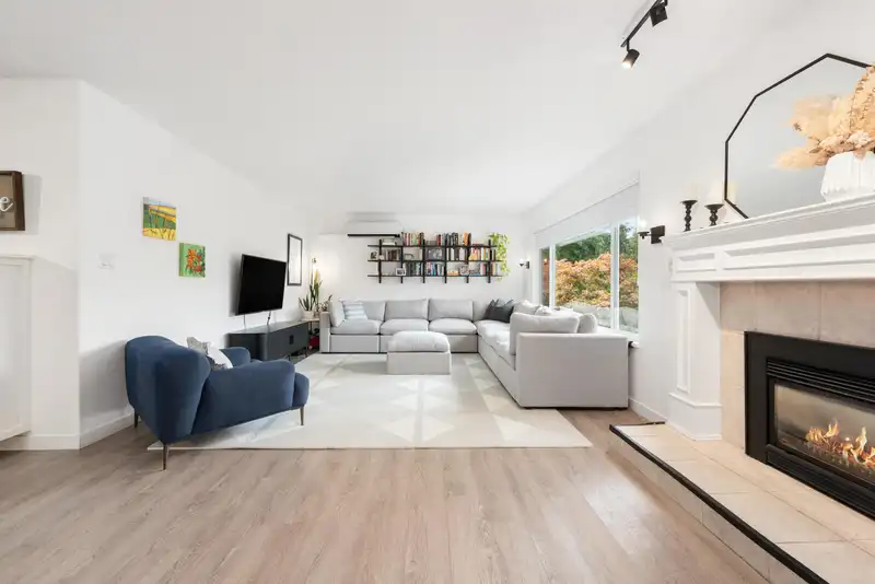 3310 HENRY STREET - photo 3 of 32
