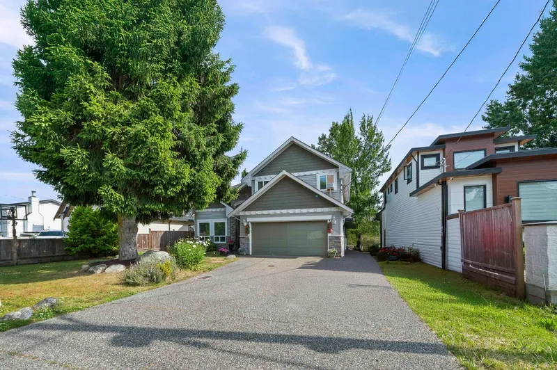 14262 71 AVENUE - photo 2 of 25