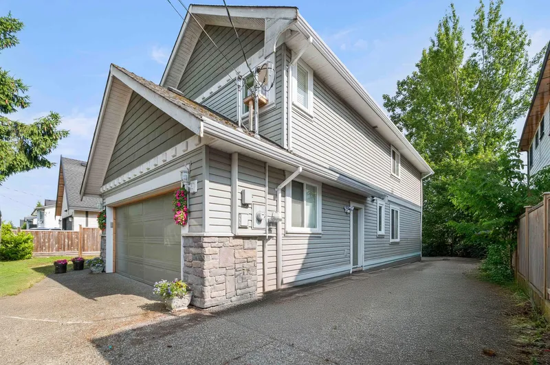 14262 71 AVENUE - photo 4 of 25