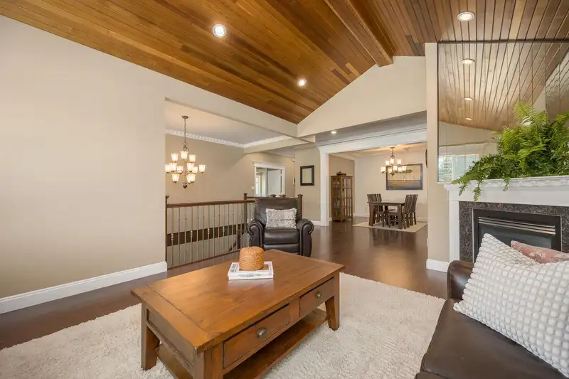 825 ROBINSON STREET - photo 4 of 38