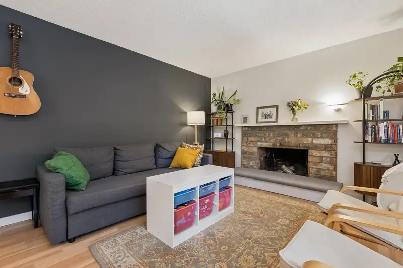 209 310 E 3RD STREET - photo 4 of 38