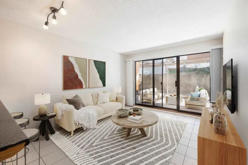 111 808 E 8TH AVENUE - photo 2 of 20