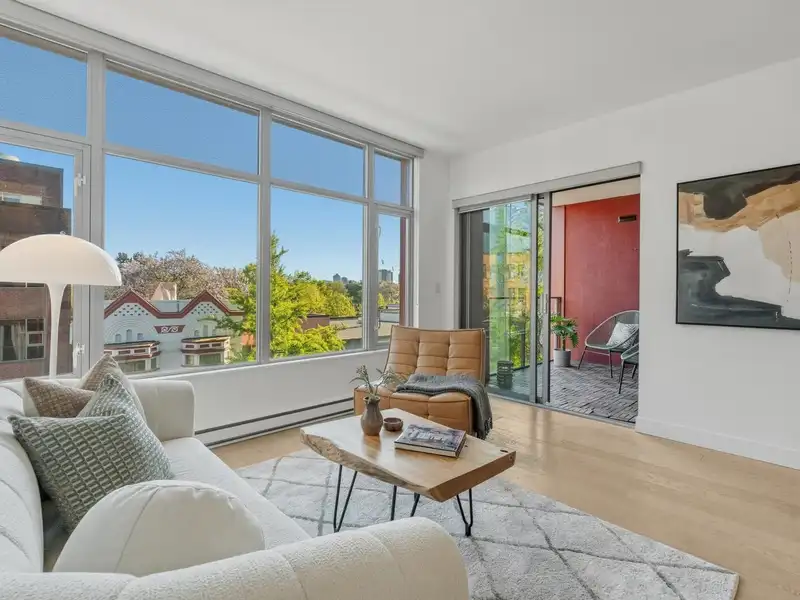 403 71 E PENDER STREET - photo 1 of 36