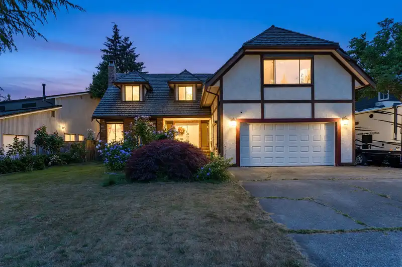11795 CHATEAU WYND - photo 1 of 37