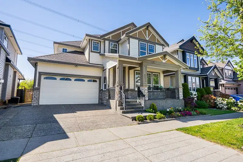 6633 125A STREET - photo 1 of 25