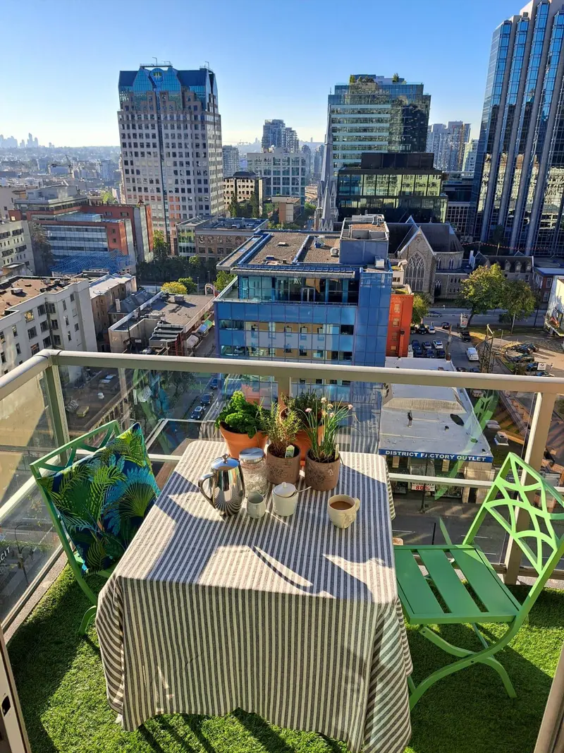 1611 610 GRANVILLE STREET - photo 1 of 20