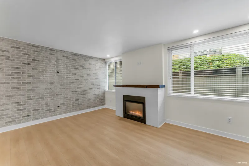 110 15282 19 AVENUE - photo 2 of 25