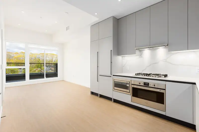 610 2235 E BROADWAY - photo 2 of 23