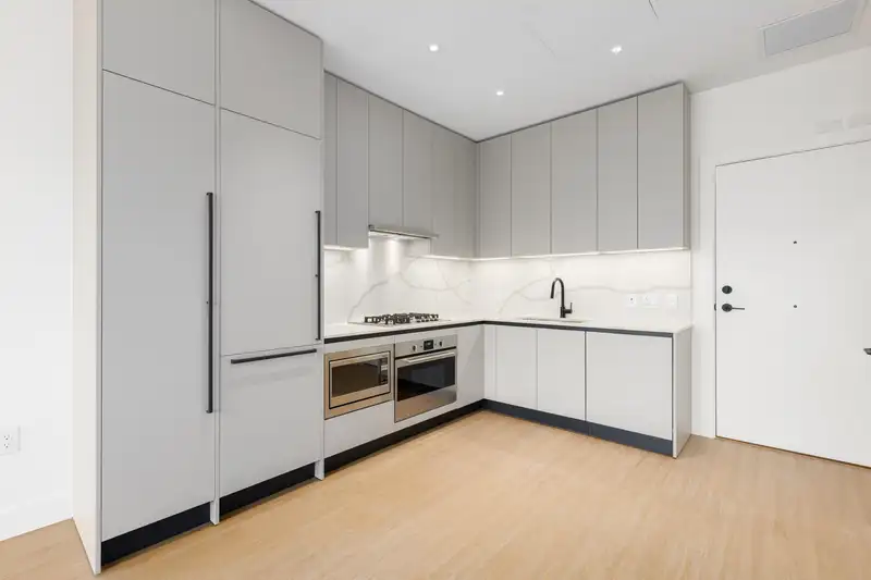 610 2235 E BROADWAY - photo 4 of 23