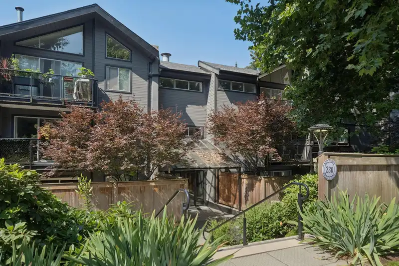 303 230 MOWAT STREET - photo 1 of 39