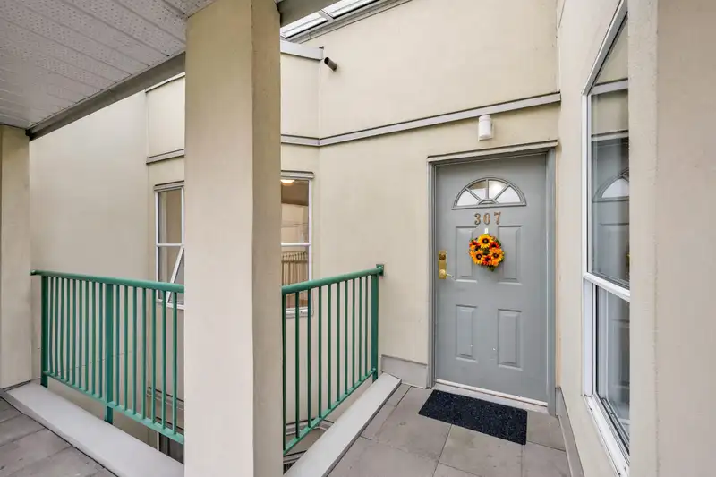 307 20680 56 AVENUE - photo 4 of 40