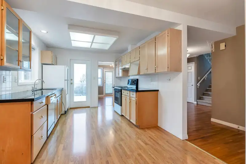 36140 WALTER ROAD - photo 2 of 38