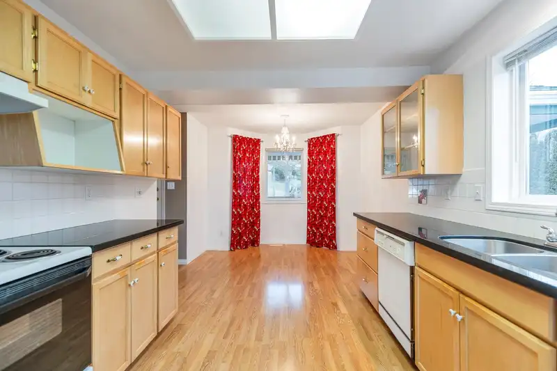 36140 WALTER ROAD - photo 4 of 38