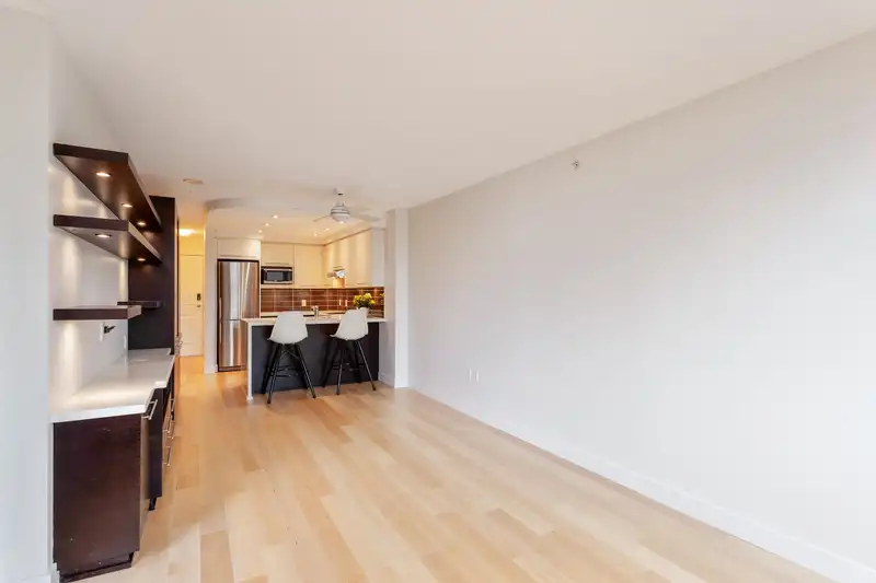 716 2799 YEW STREET - photo 4 of 40