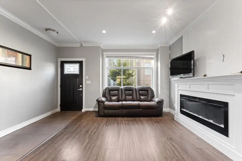 135 13670 62 AVENUE - photo 3 of 14
