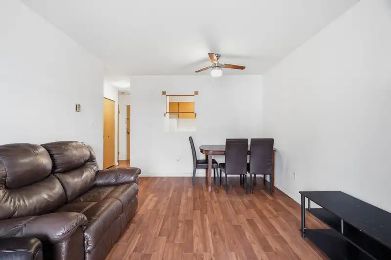309 45744 SPADINA AVENUE - photo 1 of 29