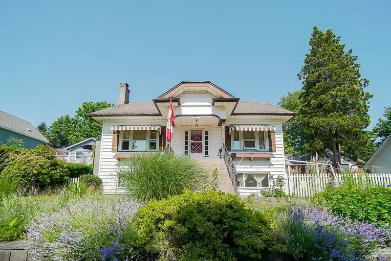 817 SANGSTER PLACE - photo 1 of 22