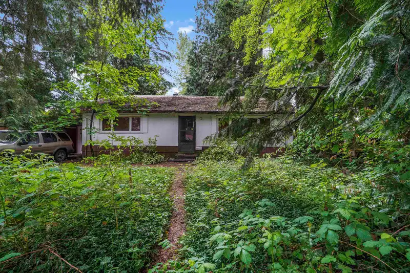 14924 90A AVENUE - photo 2 of 4