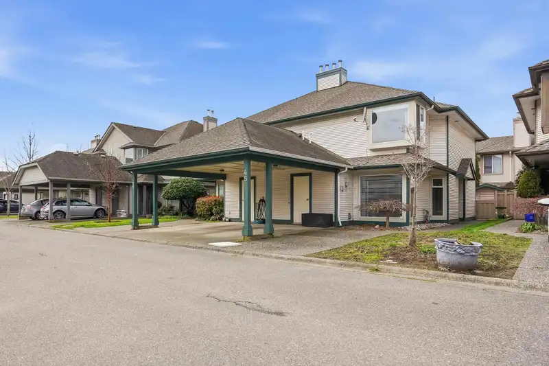 45 4756 62 STREET - photo 2 of 35