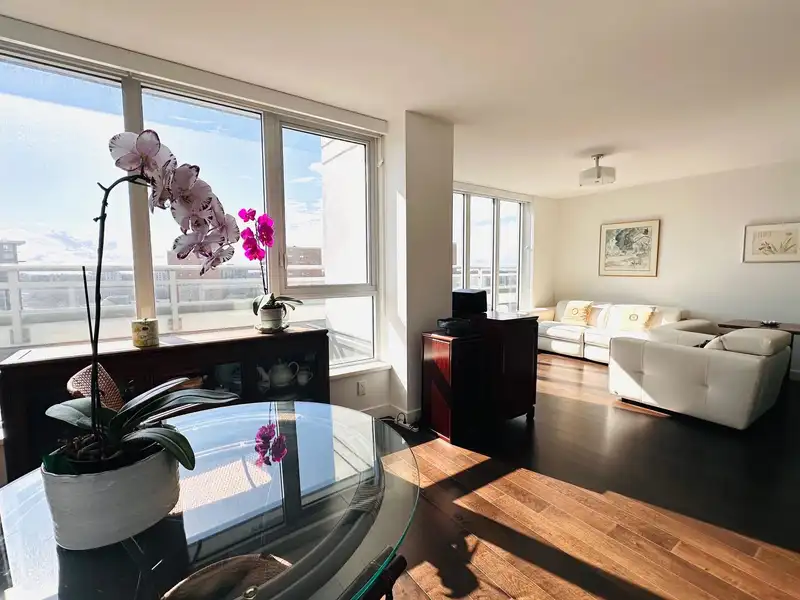 1507 7333 MURDOCH AVENUE - photo 1 of 11