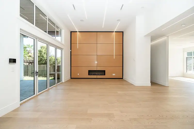 5093 2 AVENUE - photo 4 of 39