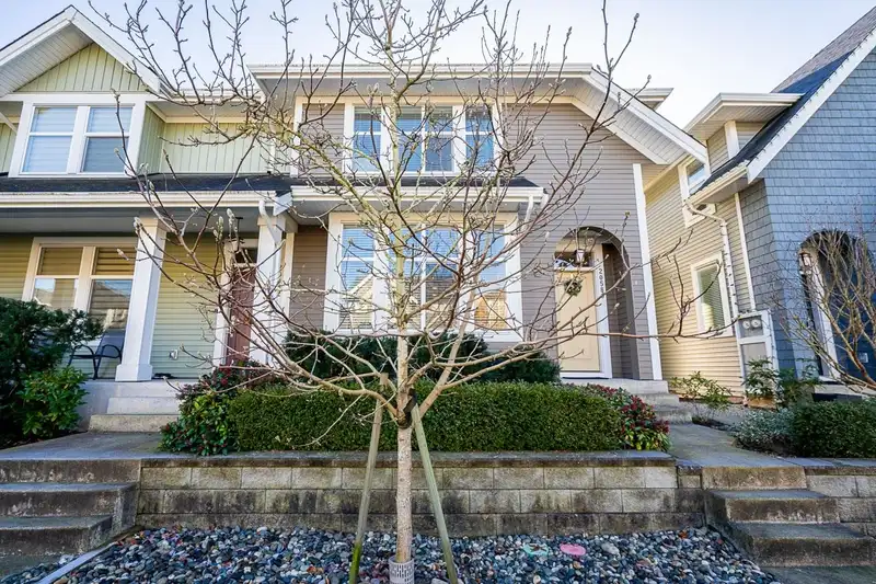20580 84A AVENUE - photo 1 of 32