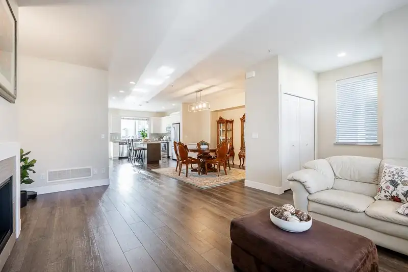 20580 84A AVENUE - photo 4 of 32